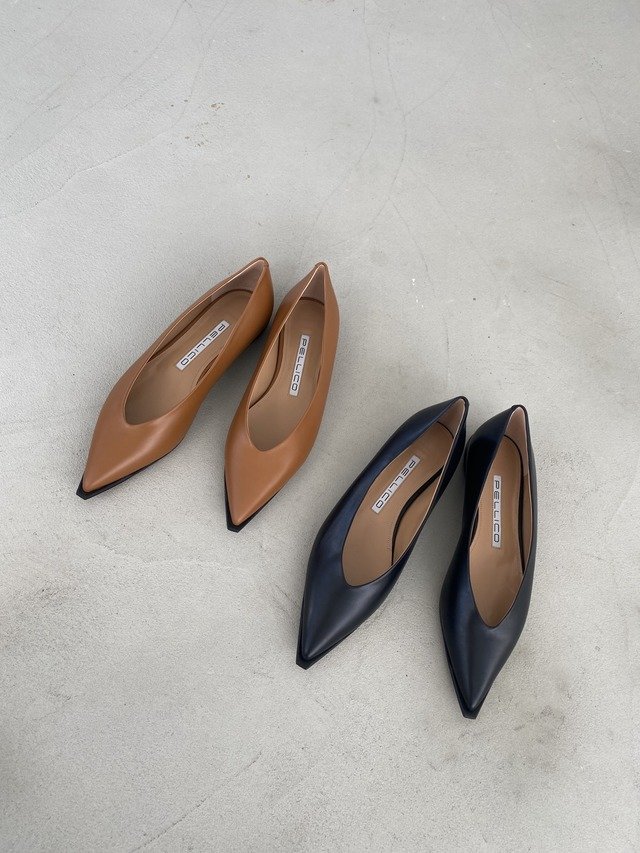 イタリアのブランド「PELLICO（ペリーコ）」のフラットパンプスを店舗