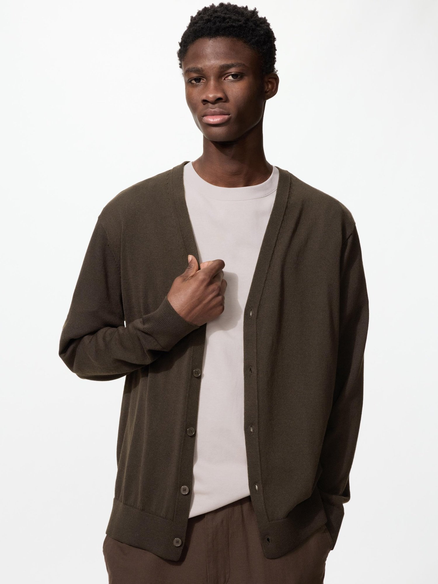 ユニクロ公式 | ニットVネックカーディガン