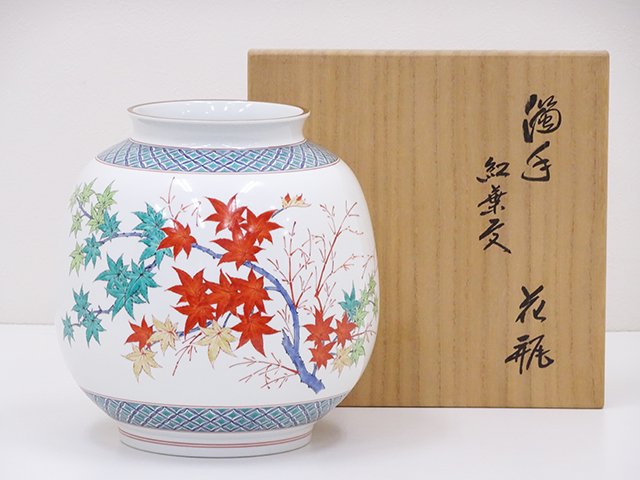 酒井田柿右衛門について。主な代表作や買取・査定ポイント | 骨董品