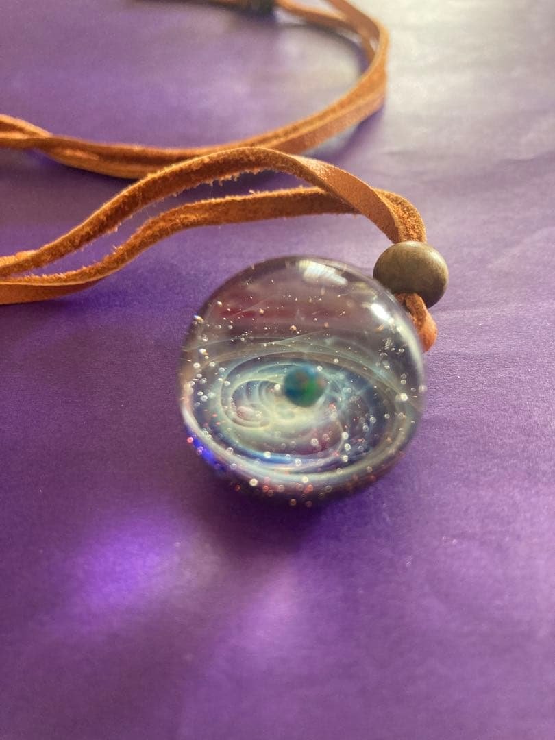 【正規品】宇宙ガラス ペンダント mini +α ブラックオパール 楽天市場】宇宙ガラス ペンダント Sサイズ1.4cm ネックレス 小 05
