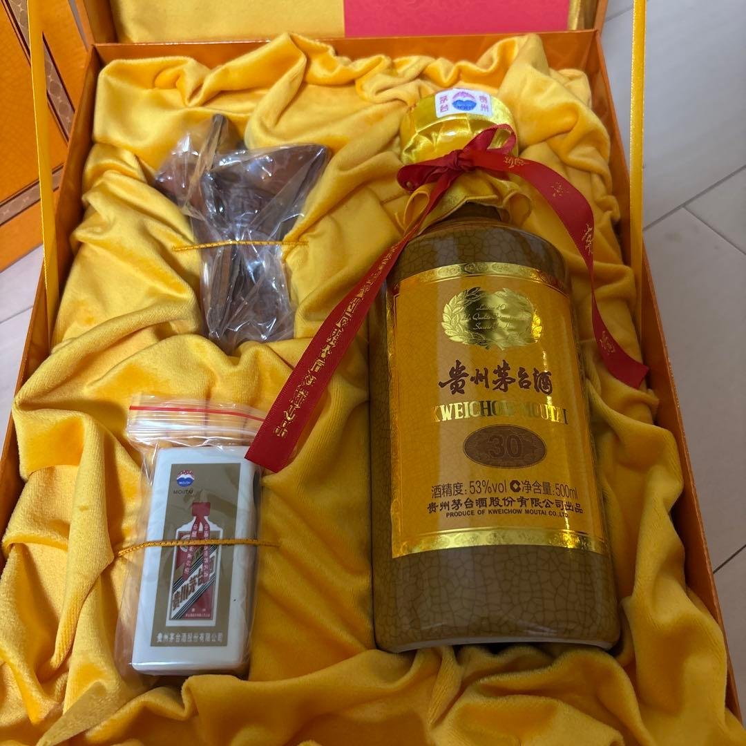 貴州茅台酒 30年 500ml ギフトボックス入り 楽天市場】貴州茅台酒 30年 正規品 箱付 500ml 53度 Kweichow MOUTAI