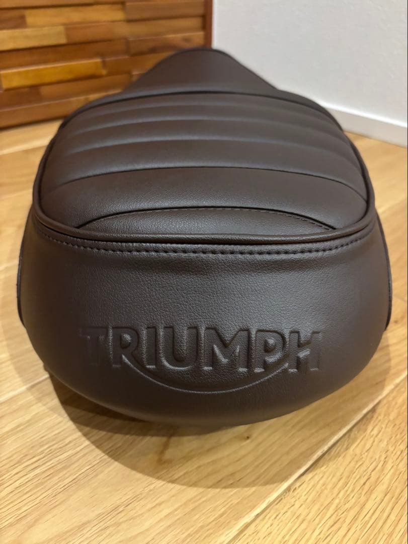 トライアンフ　ボンネビル　純正シート トライアンフ ボンネビルT100純正シート ノーマルシート TRIUMPH